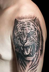 Modello di tatuaggio testa di tigre feroce grande braccio