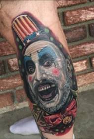 Buachaill tattoo clown le lámh mhór ar phictiúr tattoo tatú tattoo daite