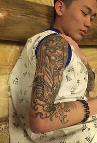 Modeli i tatuazhit me super energji të zezë dhe të bardhë totem