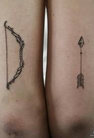 Dashuria modelin e tatuazheve me hark të madh dhe shigjeta tatuazhesh