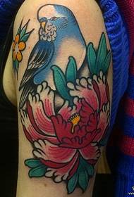 Evropski in ameriški vzorec tetovaže cvetja potonike v velikih rokah