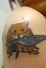 Мишка татуировка на мишката снимка сладка мишка татуировка на ръката на момичето
