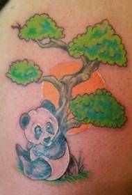 Panda tatu ilustrasi gadis dengan pokok besar dan gambar tatu panda pada paha