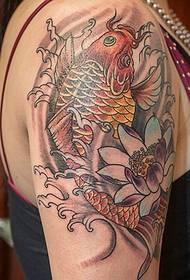 Slinger schoonheid grote arm rode inktvis tattoo foto