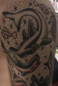 Léiriú tattoo siorcanna pictiúr tattoo siorc fearóideach fear ar an lámh mhór