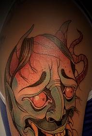 Big-armed red-like tattoo image is quite eye-catching