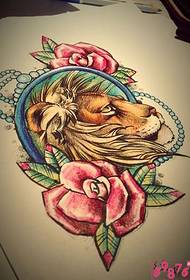 Foto manoscritto tatuaggio testa di leone rosa