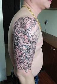 Big seanphictiúr traidisiúnta tattoo clasaiceach Dragon