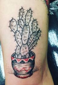 Coscia della ragazza del tatuaggio della pianta sull'immagine colorata del tatuaggio del cactus