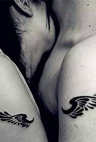 Сценети страници на страста од голема рака за тетоважа на личноста