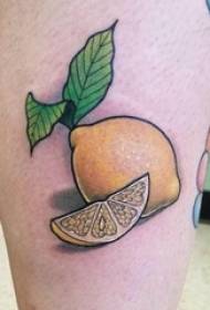 Tatu gadis limun pada gambar tatu lemon berwarna peha