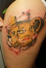 Tatuaje de cabeza de leopardo chica muslo en imagen de tatuaje de cabeza de leopardo