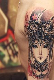 Tatuaj rafinat de flori estetice pe brațul mare