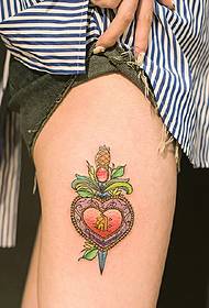 Dij laterale dolk punctie liefde persoonlijkheid tattoo patroon