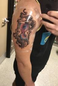 Coppia di tatuaggi braccio grande braccio grande ragazzo su immagini di tatuaggi colorati a clessidra