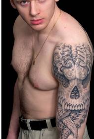 Užsienio vyrų asmenybės mados didžiojo rankos alternatyvus tatuiruotės modelis