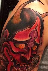 Chaleco tipo hombre brazo grande prajna rojo patrón de tatuaje