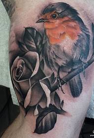 Patró realista de tatuatges de roses d'aus a Europa i Amèrica a l'escola realitzada