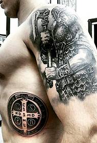 Manlju Side Ribbels Totem en Big Arm Armor Warrior Tattoo Picture