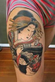 Cuisse fille traditionnelle de tatouage geisha couleur image de tatouage sur la cuisse