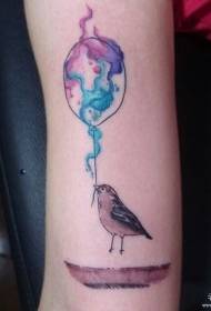 Modello di tatuaggio uccello uccello palloncino splash braccio grande