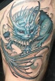 Tatuaggi animali Baile piccole cosce maschili colorate su tatuaggi di animali