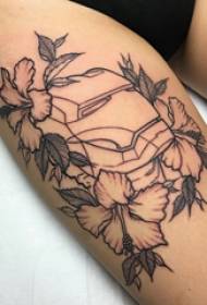 Fata cu tatuaj cu flori pe poza tatuajului de flori