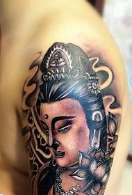 Vīriešu glīts rokas klasiskais Budas tetovējums ir skaists