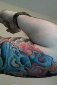 Grote arm tattoo illustratie mannelijke grote arm op gekleurde prajna tattoo foto