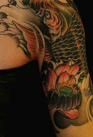 Tetovaža lignje velike boje na rukama