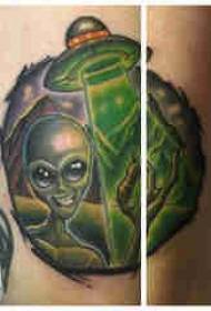 Coxa tatuada menino masculino coxas em pires e imagens de tatuagem alienígena