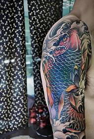 Tatueringsbilder med stor arm bläckfisk män full av fart