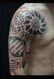 U tatuu di bracciu doppiu grande bracciu maschile nantu à l'ADN negru è stampi di tatuaggi geometrici