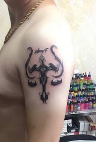 Szuper alakú nagykarú személyiség totem tetoválás tetoválás