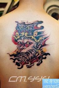 Vira malantaŭa bela viro Wukong kapo tatuaje bildo