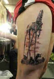 Muslo tatuado muslo de chico masculino en personaje negro y foto de tatuaje de elefante