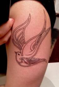 Tatuagem de braço grande dupla, braço grande masculino, imagem de tatuagem de pássaro preto