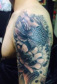 Liela melnbalta lielo kalmāru tetovējuma bilde glīta