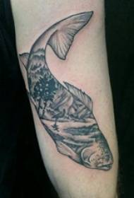 Fantje velika roka na črno sivih točkah trnja abstraktne črte majhnih živalskih rib in pokrajinskih slik tatoo