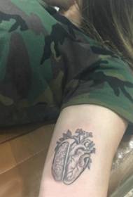 Big arm tatuointi kuvitus tyttö iso käsi musta sydän tatuointi kuva