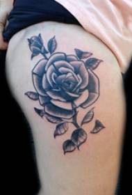 Бедро татуировка фигура женско момиче бедро на черна роза татуировка снимка