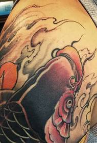 Big red squid tattookuva omaisuus billowing