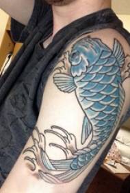Paar grootarm tatoeëring seuntjie se groot arm op gekleurde inkvis tatoeëermerke
