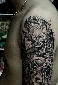 Big vieux tatouage de tatouage de licorne traditionnelle noir et blanc