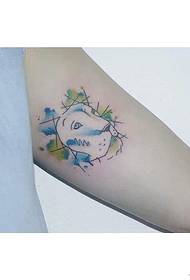 Big arm splashing lion head portrait small fresh tattoo pattern