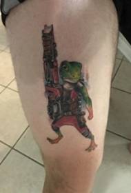 男性大腿上的多彩音樂青蛙紋身圖片