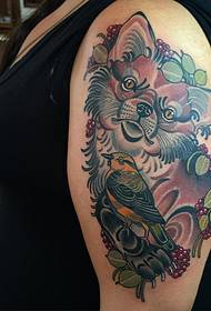 Modello del tatuaggio della pianta dell'uccello della volpe della scuola del grande braccio
