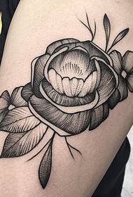 Patrón de tatuaje de brazo grande flor europea y americana línea gris negro