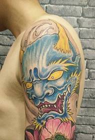 Tattoo genius klasik di bahagian luar lengan