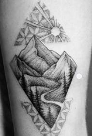 Гора татуювання дівчина стегна на малюнку чорна гора татуювання